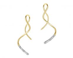 Kolczyki z żółtego złota z diamentami - 0,02 ct - próba 375. Żółte kolczyki Apart, z diamentem, złote. Za 1,129.00 zł.