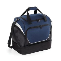 Torba sportowa z kieszeniami Quadra Hardbase. Czarne torby na ramię QUADRA, bez wzorów, z materiału, sportowe, na ramię, z nadrukiem, bez dodatków. Za 191.35 zł.