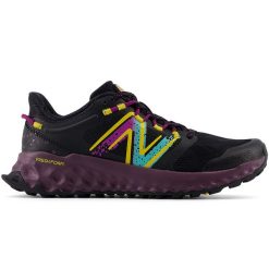 Buty damskie New Balance Fresh Foam Garoé WTGAROF1 – czarne. Czarne obuwie sportowe New Balance, z materiału, bez zapięcia, do biegania. Za 299.99 zł.