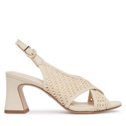 Sandały Tamaris. Białe sandały Tamaris, bez wzorów, bez obcasa, na słupku, bez zapięcia. Za 329.99 zł.