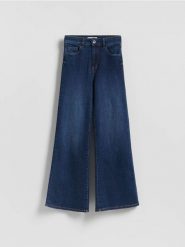 Jeansy flare z wysokim stanem - granatowy. Niebieskie jeansy Reserved, bez wzorów, z podwyższonym stanem. Za 139.99 zł.