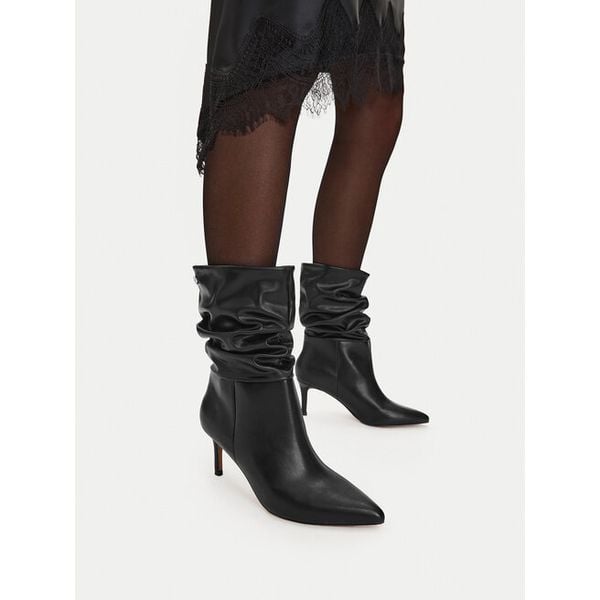 Botki Nine West. Czarne botki Nine West, bez wzorów, bez obcasa, na szpilce, bez zapięcia. Za 299.99 zł.