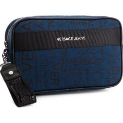 Kosmetyczka VERSACE JEANS - E1YTBB2B 71117 240. Niebieskie kufry i kosmetyczki Versace Jeans, bez wzorów, z jeansu, bez dodatków. W wyprzedaży za 249.00 zł.