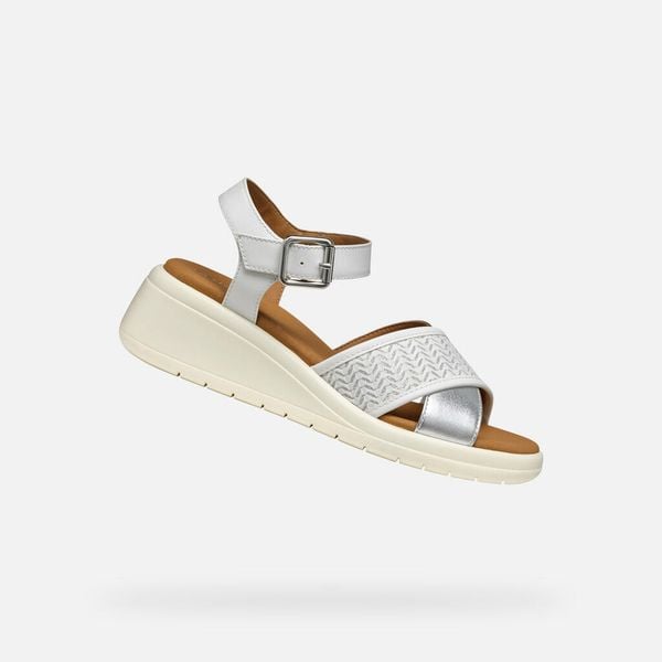 Sandały GEOX D MELICONIA Biały. Białe sandały Geox, bez wzorów, z syntetyku, bez obcasa, bez zapięcia. Za 330.99 zł.