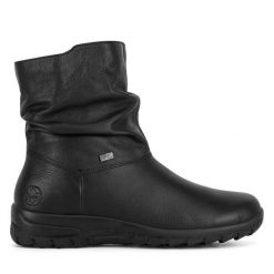 Botki Rieker. Czarne botki Rieker, bez wzorów, bez obcasa, na płaskiej podeszwie, bez zapięcia. Za 279.99 zł.