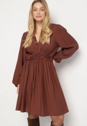 Brązowa Rozkloszowana Sukienka z Marszczeniem w Talii i Dekoltem w Serek Salindea. Brązowe sukienki Born2be, na co dzień, plus size, bez wzorów, eleganckie, bez kołnierzyka, plus size, bez ramiączek, midi, rozkloszowane. Za 139.99 zł.