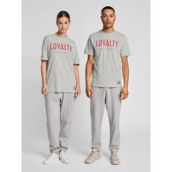 Koszulka Hummel Legacy Loyalty. Szare bluzki Hummel, bez wzorów, sportowe, bez kołnierzyka, bez ramiączek. Za 132.50 zł.