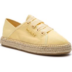 Espadryle TOMMY HILFIGER - Flat Espadrille Tommy Pastel FW0FW04007 Golden Haze 731. Żółte espadryle TOMMY HILFIGER, bez wzorów, z materiału, bez obcasa, na płaskiej podeszwie, bez zapięcia. W wyprzedaży za 249.00 zł.