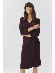 TATUUM Sukienka "Cole" w kolorze czerwonym rozmiar: XS. Różowe sukienki Tatuum, na co dzień, xs, bez wzorów, z tkaniny, bez kołnierzyka, bez ramiączek, midi, proste. Za 157.35 zł.