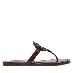 Japonki Tory Burch. Brązowe klapki Tory Burch, bez wzorów, bez obcasa. Za 809.99 zł.