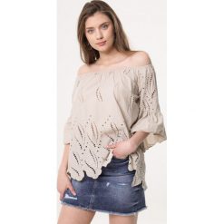 Beżowa Bluzka Rondeau. Brązowe bluzki Born2be, m, w ażurowe wzory, bez kołnierzyka, bez ramiączek. Za 59.99 zł.