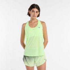 Koszulka damska New Balance WT41250AB3 – zielona. Zielone bluzki New Balance, m, bez wzorów, z materiału, sportowe, bez kołnierzyka, bez ramiączek. Za 169.99 zł.