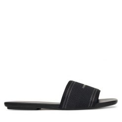 Klapki Armani Exchange. Czarne klapki Armani Exchange, bez wzorów, bez obcasa. Za 519.99 zł.