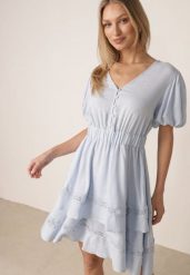Jasnoniebieska Letnia Sukienka Wiskozowa o Rozkloszowanym Kroju z Bufiastymi Rękawami Aikede. Niebieskie sukienki Born2be, na co dzień, na lato, l, bez wzorów, z wiskozy, boho, bez kołnierzyka, bez ramiączek, mini, proste. Za 169.99 zł.