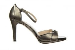 Sandały Bayla-187 587-1109 Platinum 187115, Czarny, Skóra ekologiczna - 38. Czarne sandały Bayla, bez wzorów, z materiału, bez obcasa, na platformie, bez zapięcia. W wyprzedaży za 152.10 zł.