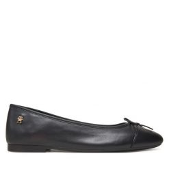 Baleriny Tommy Hilfiger. Czarne baleriny TOMMY HILFIGER, bez wzorów, bez obcasa. Za 439.99 zł.
