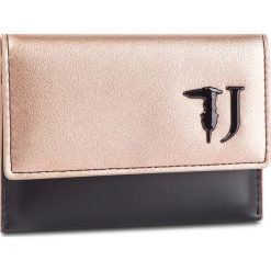 Etui na karty kredytowe TRUSSARDI JEANS - T-Easy City Card Bifold 75W00150 M650. Czarne portfele Trussardi Jeans, bez wzorów, z jeansu. W wyprzedaży za 179.00 zł.