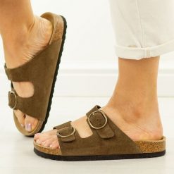 D. Brązowe skórzane klapki damskie Filippo Dk7061/26. Brązowe klapki Filippo, bez wzorów, z jeansu, bez obcasa. Za 159.00 zł.