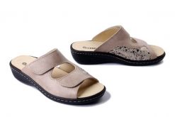 DR. BRINKMANN 700727-08 taupe, klapki damskie. Brązowe klapki Dr. Brinkmann, bez wzorów, ze skóry, bez obcasa. Za 244.93 zł.