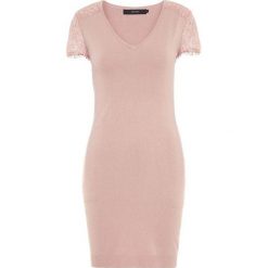 Vero Moda Lassi Glory Sukienka damska z dekoltem w szpic Mist Y Rose (rozmiar XS). Czerwone sukienki Vero Moda, xs, bez wzorów, eleganckie, bez kołnierzyka, bez ramiączek. W wyprzedaży za 149.00 zł.
