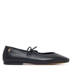 Baleriny Tommy Hilfiger. Czarne baleriny TOMMY HILFIGER, bez wzorów, bez obcasa. Za 529.99 zł.