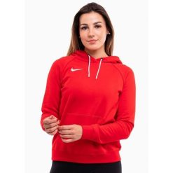 Bluza sportowa damska Nike Wmns Park 20 Fleece. Czerwone bluzy Nike, m, bez wzorów, z kapturem. Za 349.00 zł.