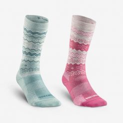 Skarpety turystyczne SH500 Mid. Czerwone skarpety QUECHUA, bez wzorów, z elastanu. Za 69.99 zł.