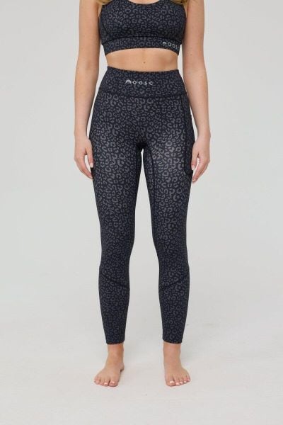 Legginsy Infinite High Waisted - Czarny Leopard. Czarne legginsy OOSC, m, bez wzorów, z materiału, z podwyższonym stanem, długie. Za 245.99 zł.