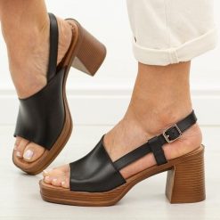 Czarne sandały damskie na słupku Potocki 54324. Czarne sandały POTOCKI, bez wzorów, z materiału, biznesowe, bez obcasa, na platformie, bez zapięcia. Za 169.00 zł.