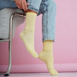 Zółte skarpetki damskie 1225. Żółte skarpety Milena, bez wzorów, z bawełny. Za 16.90 zł.