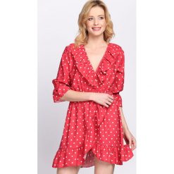 Czerwona Sukienka Flavorer. Czerwone sukienki Born2be, na imprezę, na lato, m, z aplikacjami, retro, bez kołnierzyka, bez ramiączek, kopertowe. Za 79.99 zł.