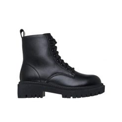 Buty traperki damskie Skechers. Trapery i śniegowce Skechers, ze skóry, przed kolano. W wyprzedaży za 274.55 zł.