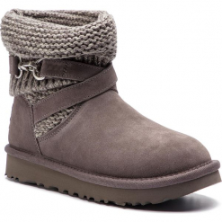 Buty UGG - W Purl Strap Boot 1098080 W/Chrc. Szare botki UGG, z aplikacjami, z materiału, bez obcasa, bez zapięcia. W wyprzedaży za 499.00 zł.