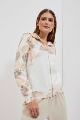 Bluza z kapturem i nadrukiem liści perłowa. Białe bluzy MOODO, s, bez wzorów, z bawełny, z kapturem. W wyprzedaży za 67.49 zł.