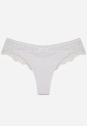 Białe Majtki Stringi Ozdobione Koronką Phisoris. Białe stringi Renee, bez wzorów, z koronki. Za 12.99 zł.