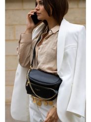 Victor & Hugo Paris Skórzana saszetka "Aly" w kolorze czarnym - 21 x 13 x 8 cm rozmiar: onesize. Czarne torby na ramię Victor & Hugo Paris, bez wzorów, z materiału, sportowe, przez ramię, bez dodatków. Za 260.99 zł.