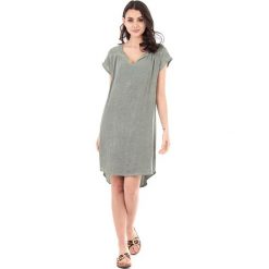 Lniana sukienka w kolorze khaki. Brązowe sukienki Naturelle en lin, na co dzień, bez wzorów, ze lnu, klasyczne, bez kołnierzyka, bez ramiączek, midi, proste. W wyprzedaży za 89.95 zł.