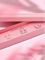 Created with Love 3-częściowy zestaw kolczyków-wkrętek "Hope" z cyrkoniami rozmiar: onesize. Białe kolczyki Created with Love, z cyrkonią, z mosiądzu. Za 56.99 zł.