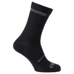 Wodoszczelne skarpetki rowerowe z wełną merino czarne. Czarne skarpety AGU, bez wzorów, z materiału. Za 382.95 zł.