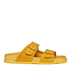 Klapki Geox. Żółte klapki Geox, bez wzorów, bez obcasa. Za 359.99 zł.