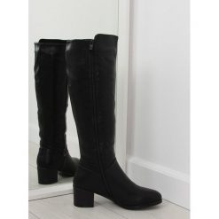 Kozaki na niskim obcasie czarne SG-206 Black. Czarne kozaki ButyModne, ze skóry, bez obcasa, na obcasie, bez zapięcia. W wyprzedaży za 109.00 zł.
