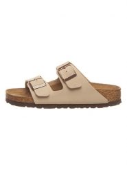 Birkenstock Klapki "Arizona" w kolorze kremowym rozmiar: 36. Brązowe klapki Birkenstock, bez wzorów, z otwartym noskiem, bez obcasa. Za 224.95 zł.