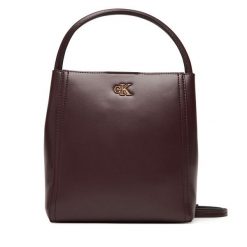 Torebka Calvin Klein. Czerwone torebki klasyczne Calvin Klein, bez wzorów, bez dodatków. Za 599.99 zł.