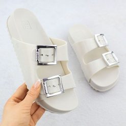Klapki damskie z klamrami plażowe basenowe kremowe Zaxy RR285056. Białe klapki Zaxy, bez wzorów, z gumy, bez obcasa. Za 161.99 zł.
