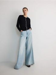 Kardigan z kontrastową lamówką - czarny. Czarne kardigany Reserved, l, bez wzorów, z dzianiny. W wyprzedaży za 69.99 zł.