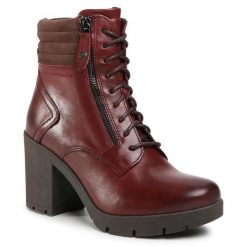 Trzewiki Lasocki. Czerwone botki Lasocki, bez wzorów, bez obcasa, na słupku, bez zapięcia. Za 134.99 zł.