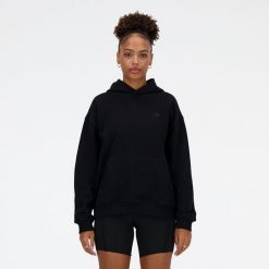 Bluza damska New Balance WT41537BK – czarna. Czarne bluzy New Balance, s, bez wzorów, z bawełny, bez kaptura. Za 399.99 zł.