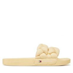 Klapki Tommy Jeans. Żółte klapki Tommy Jeans, bez wzorów, z jeansu, bez obcasa. Za 139.99 zł.