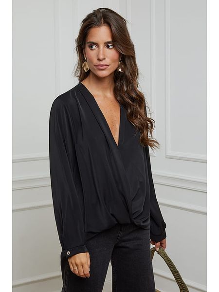L'armoire de Suzette Bluzka w kolorze czarnym rozmiar: 38/40. Czarne bluzki L'armoire de Suzette, l, bez wzorów, klasyczne, bez kołnierzyka, bez ramiączek. Za 126.15 zł.