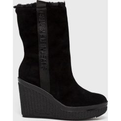 Calvin Klein Jeans - Botki Shuana. Czarne botki Calvin Klein Jeans, bez wzorów, z jeansu, bez obcasa, na koturnie, bez zapięcia. W wyprzedaży za 549.90 zł.